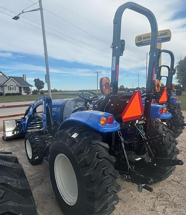 Image of New Holland Boomer 40 equipment image 2