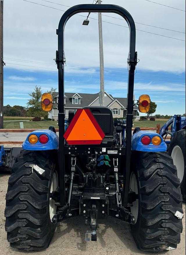 Image of New Holland Boomer 40 equipment image 3