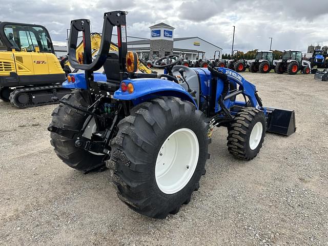 Image of New Holland Boomer 55 equipment image 4