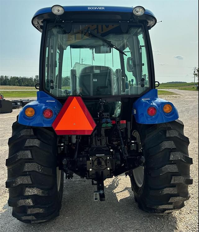 Image of New Holland Boomer 55 equipment image 4