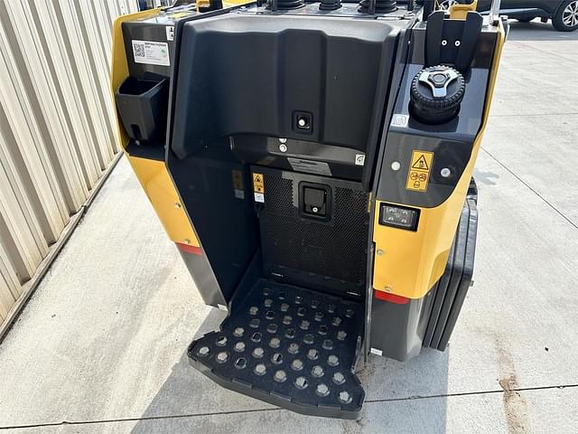 Image of New Holland C314 equipment image 2