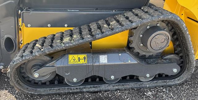 Image of New Holland C327 equipment image 3