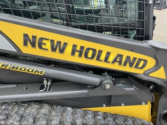 Image of New Holland C330 equipment image 3