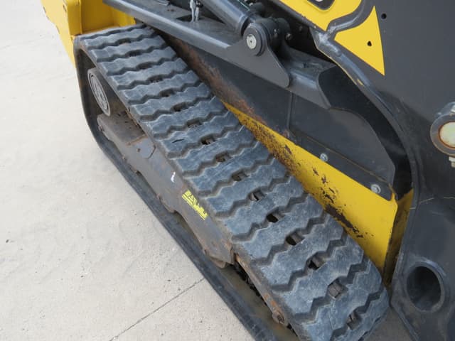 Image of New Holland C330 equipment image 1