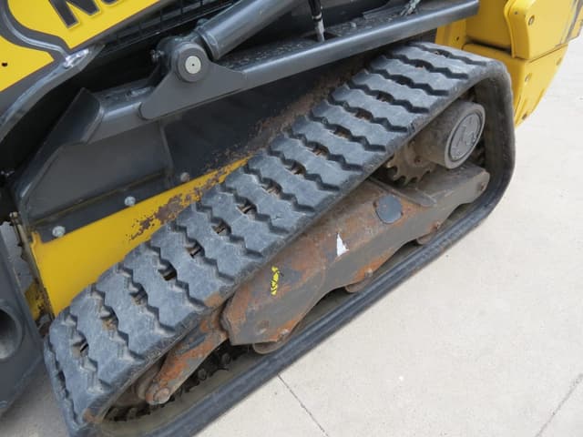 Image of New Holland C330 equipment image 4