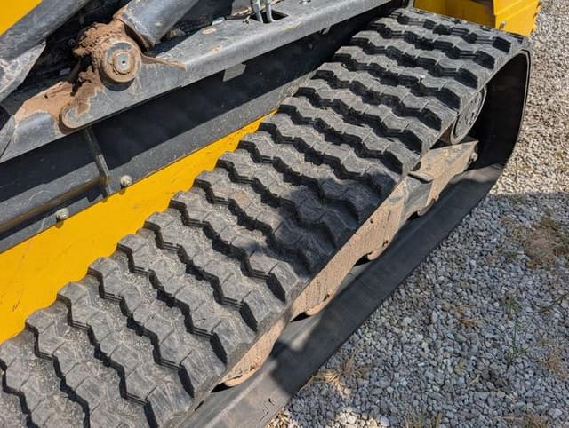 Image of New Holland C332 equipment image 4