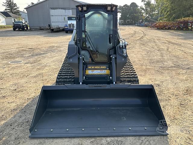 Image of New Holland C332 equipment image 2