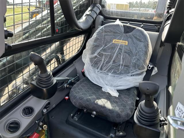 Image of New Holland C337 equipment image 4