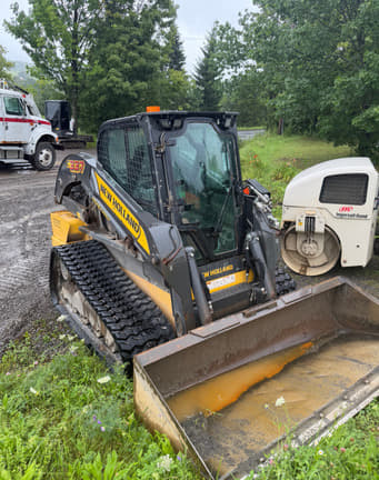 Image of New Holland C337 equipment image 2