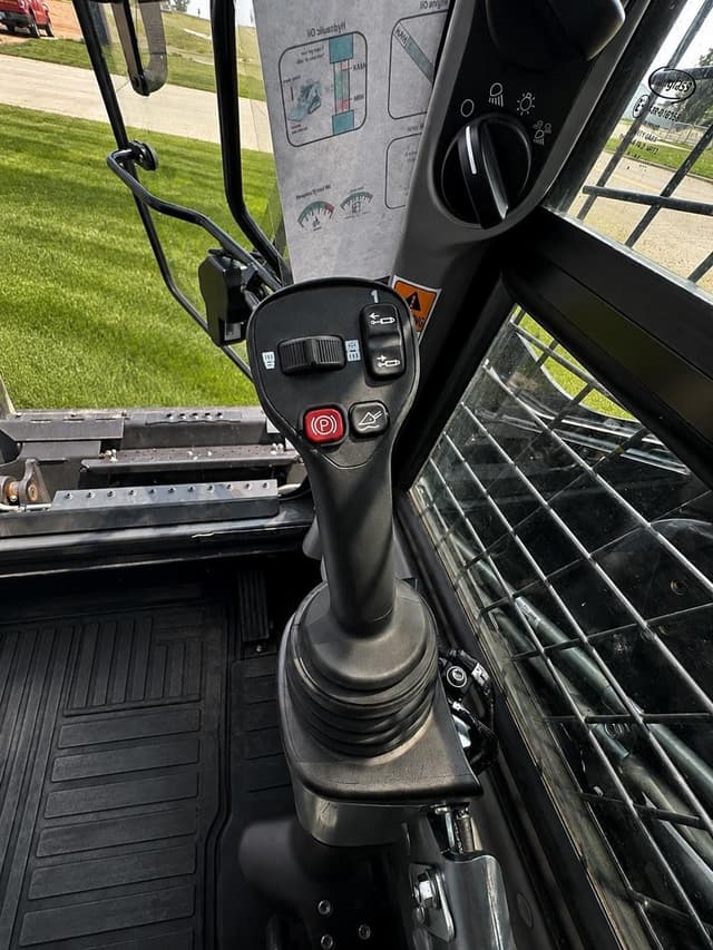 Image of New Holland C362 equipment image 3