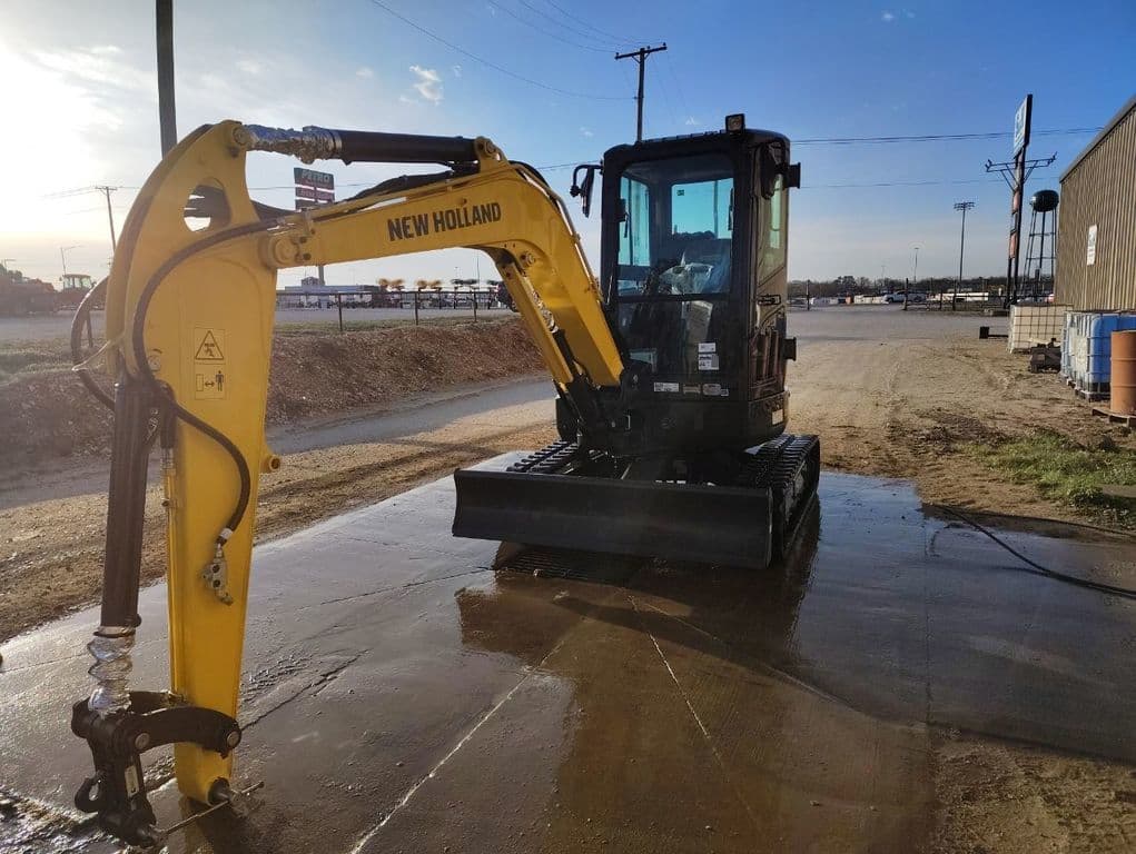 Image of New Holland E37C Image 1