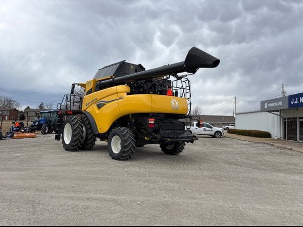 Image of New Holland CR7.90 equipment image 3