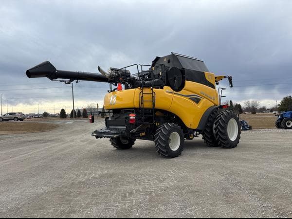 Image of New Holland CR7.90 equipment image 2