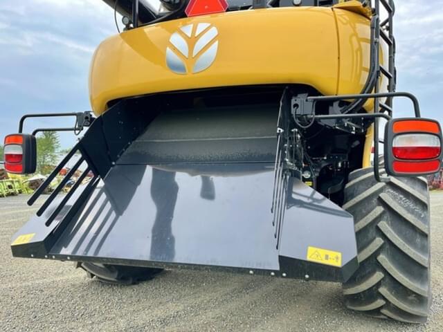 Image of New Holland CR7.90 equipment image 4