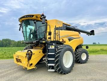 Main image New Holland CR7.90