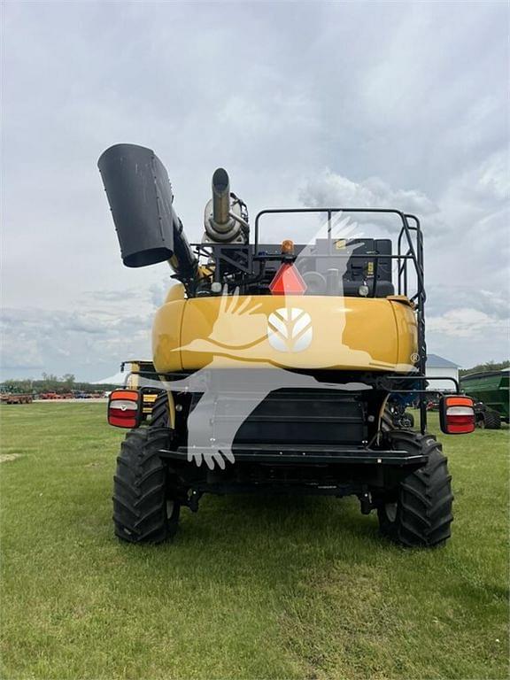 Image of New Holland CR7.90 equipment image 4