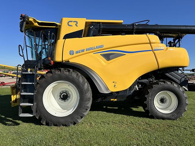 Image of New Holland CR7.90 equipment image 3