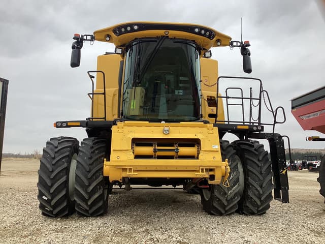 Image of New Holland CR8.90 equipment image 4