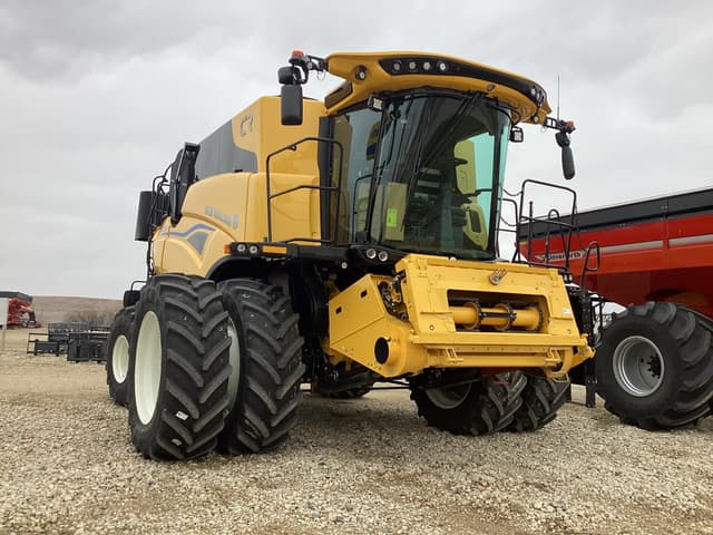 Image of New Holland CR8.90 equipment image 2