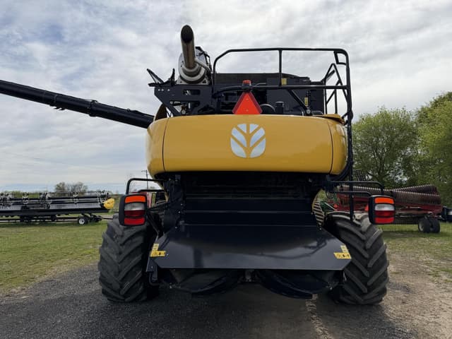 Image of New Holland CR8.90 equipment image 3