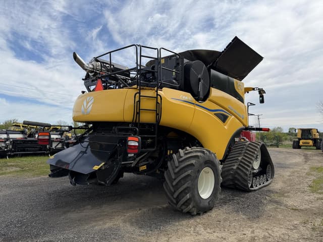 Image of New Holland CR8.90 equipment image 4