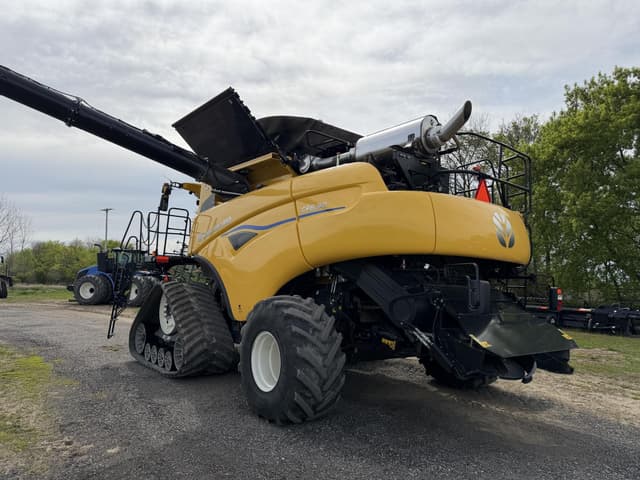 Image of New Holland CR8.90 equipment image 2
