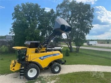 Main image New Holland CR8.90