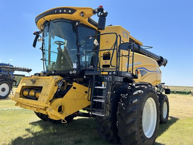 Image of New Holland CR8.90 equipment image 2
