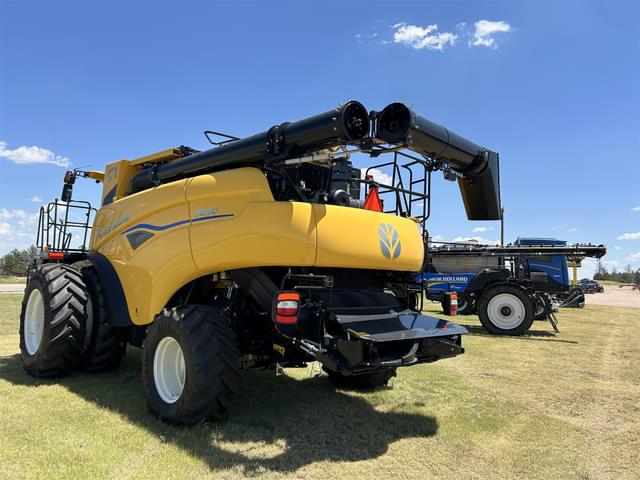 Image of New Holland CR8.90 equipment image 4