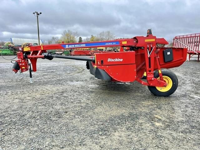Image of New Holland 210 equipment image 3