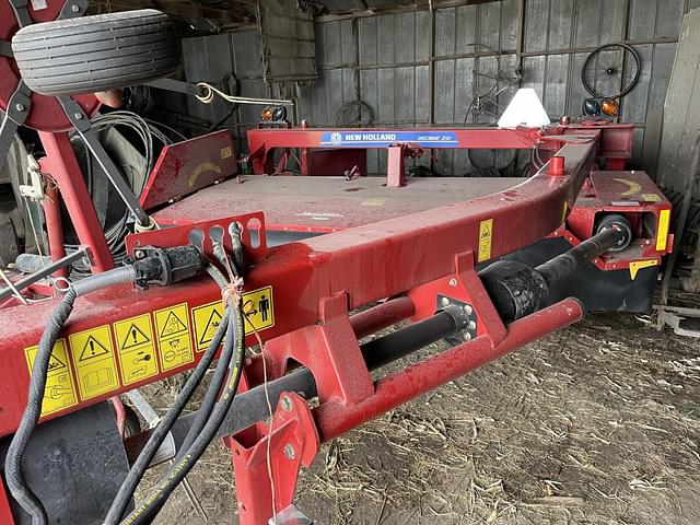 Image of New Holland 210 equipment image 4