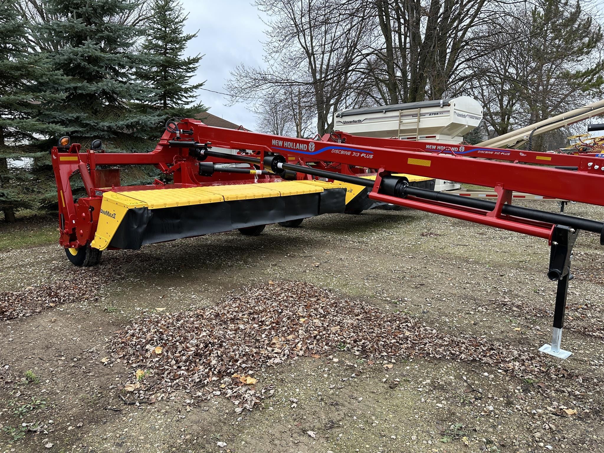 2024 New Holland 313 Plus Equipment Image0