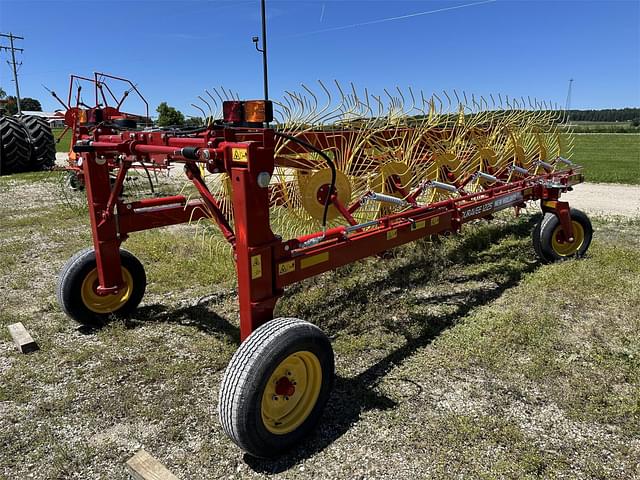 Image of New Holland Duravee 1225 equipment image 4