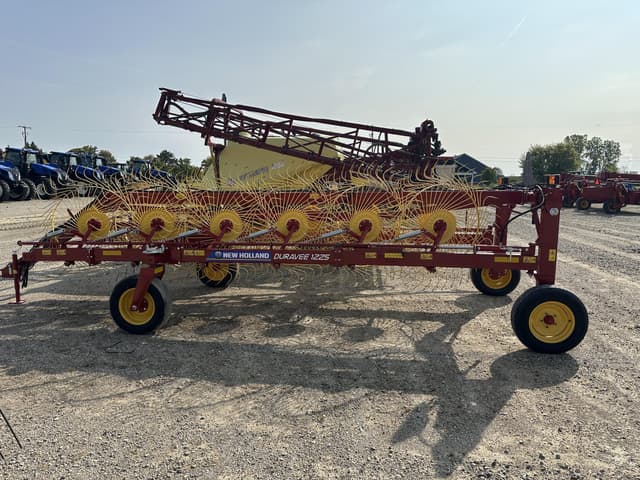 Image of New Holland Duravee 1225 equipment image 4