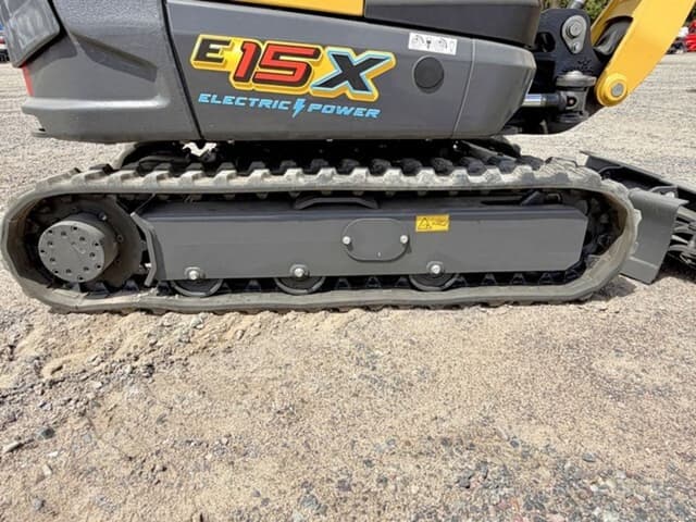 Image of New Holland E15X equipment image 4