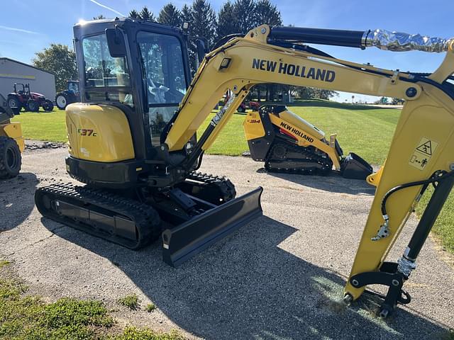 Image of New Holland E37C equipment image 4