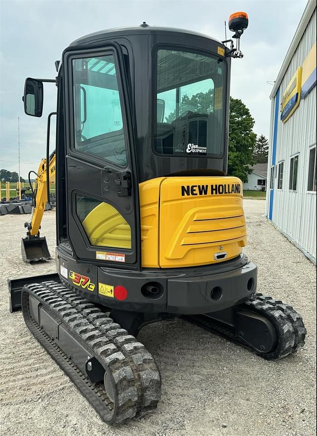 Image of New Holland E37C equipment image 2