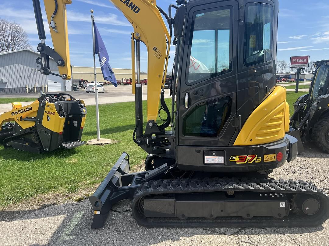Image of New Holland E37C Image 1