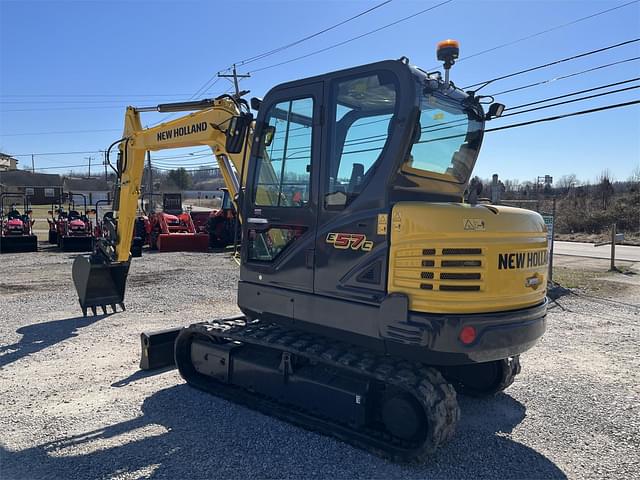 Image of New Holland E57C equipment image 3