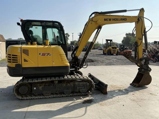 Image of New Holland E57C equipment image 4
