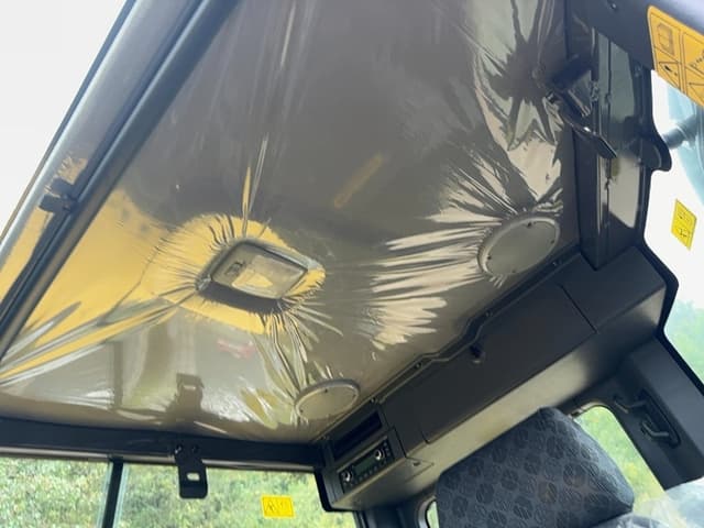 Image of New Holland E60C equipment image 2