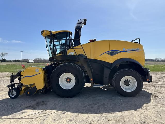 Image of New Holland FR650 equipment image 1