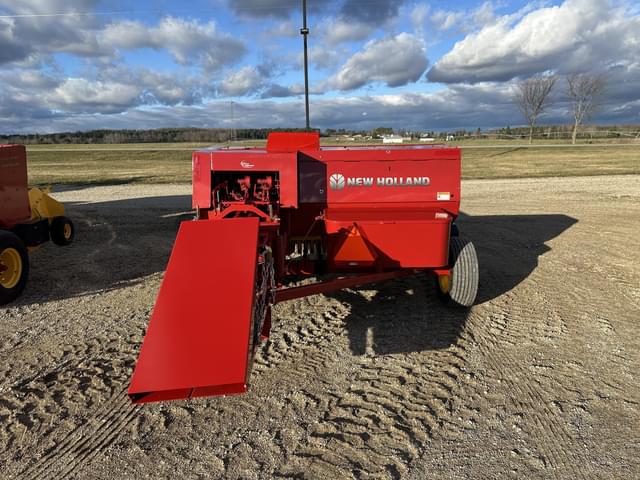Image of New Holland Hayliner 265 equipment image 3