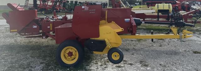 Image of New Holland Hayliner 275 equipment image 4