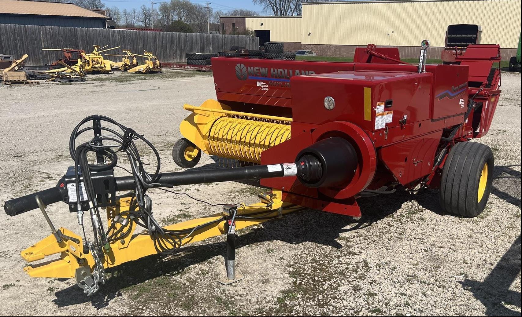 Main image New Holland Hayliner 275