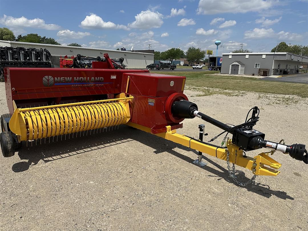 Image of New Holland Hayliner 275 Primary image