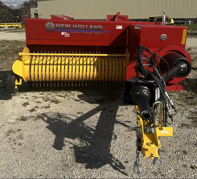 Image of New Holland Hayliner 275 equipment image 1