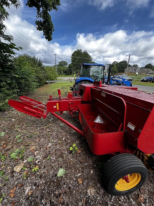 Image of New Holland Hayliner 275 equipment image 3