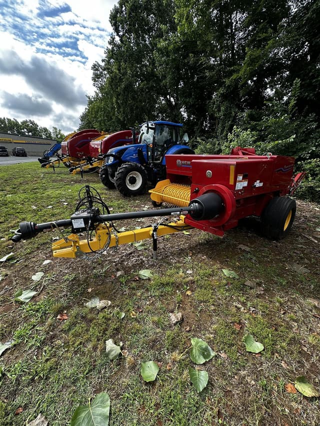 Image of New Holland Hayliner 275 equipment image 1