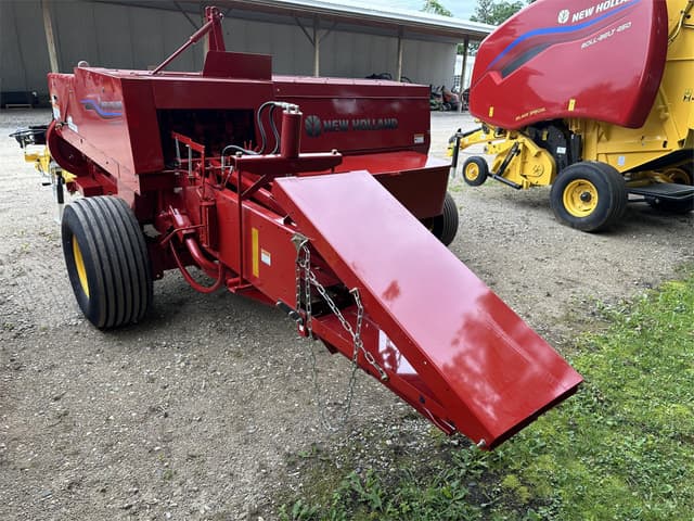 Image of New Holland Hayliner 275 equipment image 4